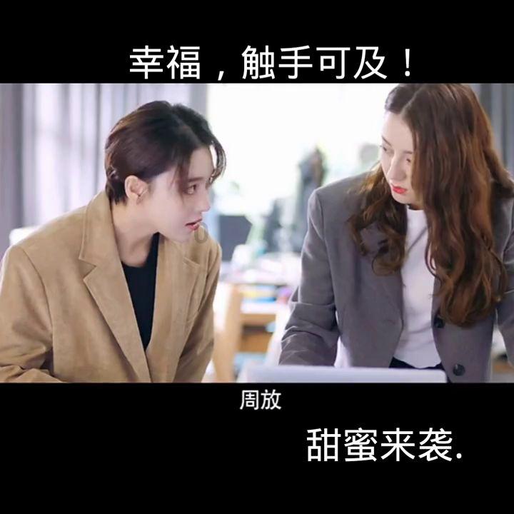 美女身穿一件绿色长款连衣裙，清凉时髦显身材，还韵味十足，你喜欢吗？游戏画面
