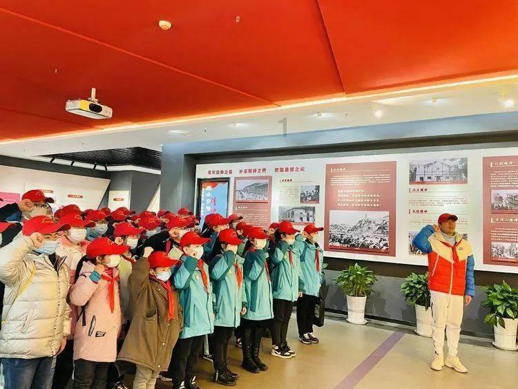大爷收藏乾隆真迹，鉴定后17万将赝品卖出，转手拍出8736万天价